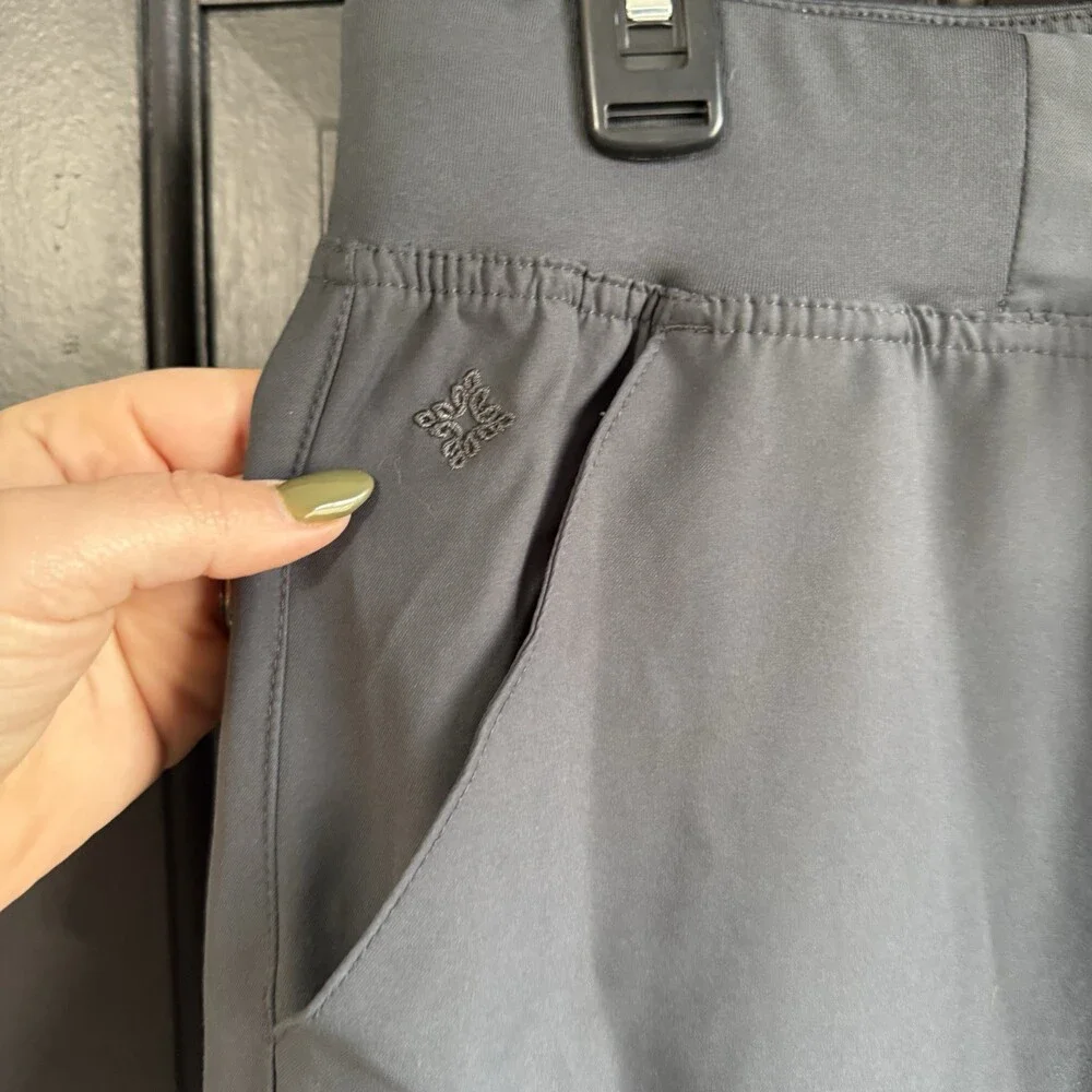 Med Couture Insight Gray Jogger Scrubs Medium Petite Pants EUC - Picture 6 of 10